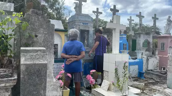 Familias llegaron de otras partes del país para visitar a sus difuntos en el Cementerio General de Mérida Familias llegaron de otras partes del país para visitar a sus difuntos en el Cementerio General de Mérida