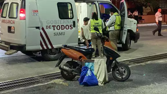 El motociclista presentó lesiones en el brazo izquierdo luego del impacto El motociclista presentó lesiones en el brazo izquierdo luego del impacto
