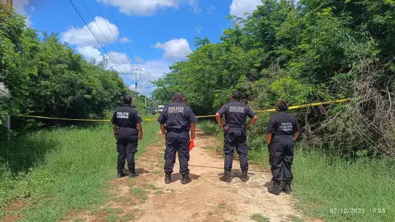 Autoridades acordonaron el área en espera del levantamiento del cuerpo