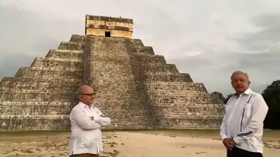 AMLO visitando las piramides en Chichen Itzá AMLO visitando las piramides en Chichen Itzá