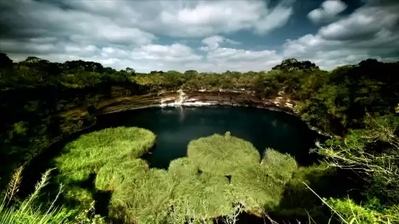 Hasta la fecha no se sabe con exactitud la profundidad de este cenote, pero es considerado el más profundo del mundo Hasta la fecha no se sabe con exactitud la profundidad de este cenote, pero es considerado el más profundo del mundo