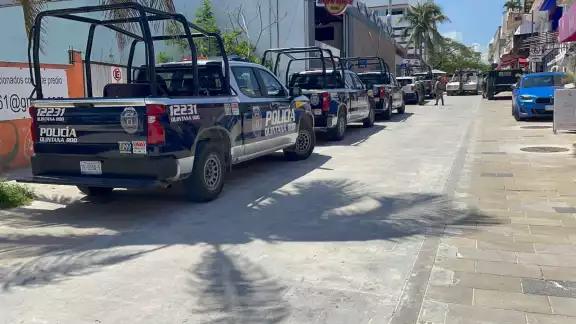 Los participantes retiraron camastros, sombrillas, mesas y hasta motos acuáticas que no contaban con permisos Los participantes retiraron camastros, sombrillas, mesas y hasta motos acuáticas que no contaban con permisos