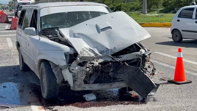 La camioneta era conducida a exceso de velocidad