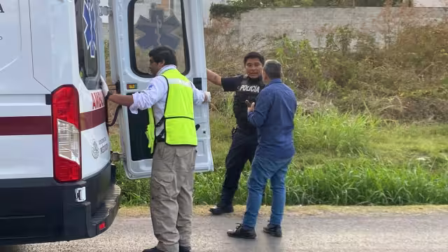 Accidente frente al parque Ximbal deja a joven con posibles fracturas