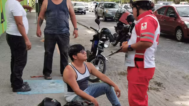 Motociclista y taxista sufren accidente vial en Ciudad del Carmen