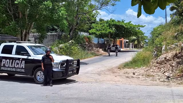 Tres vehículos y una motocicleta fueron asegurados y trasladados al estacionamiento de la Fiscalía General del Estado