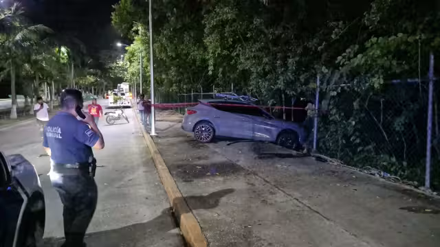 Un conductor fue detenido tras protagonizar un accidente durante la madrugada en Ciudad del Carmen.