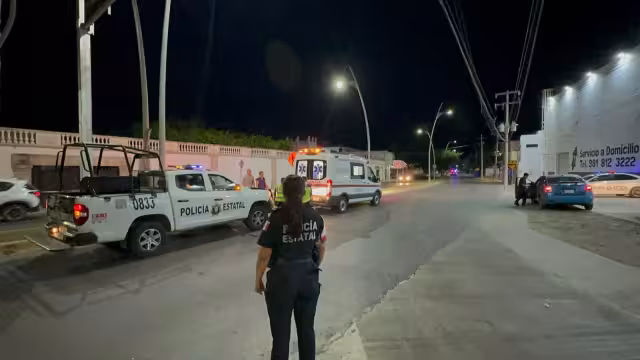 Al lugar de los hechos llegaron unidades policiacas y médicas.