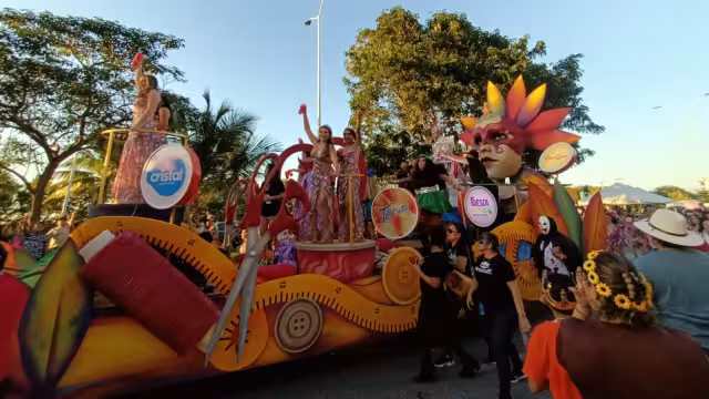 Campechanos derrochan alegría durante el Bando de Carnaval