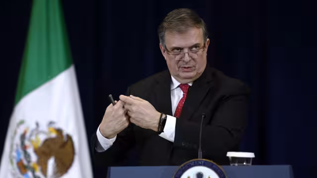 Marcelo Ebrard denuncia a Morena