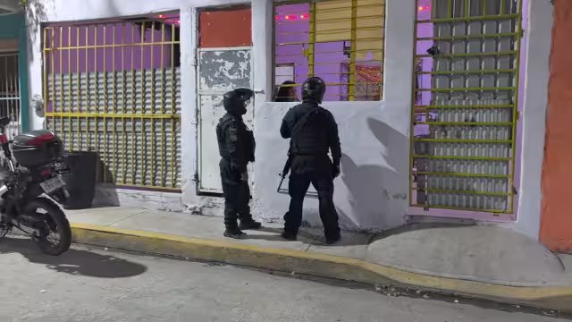 Arma blanca y gritos alertan a vecinos durante pleito familiar en Carmen