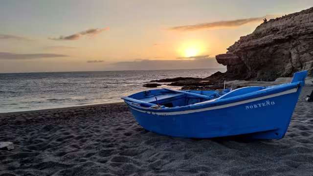 Los 44 migrantes recibieron atención médica y luego fueron trasladados al puerto cercano de Arguineguín para ser identificados,