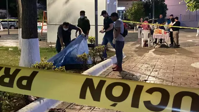 El cuerpo permanece en el SEMEFO a la espera de que algún familiar acuda a identificarlo.