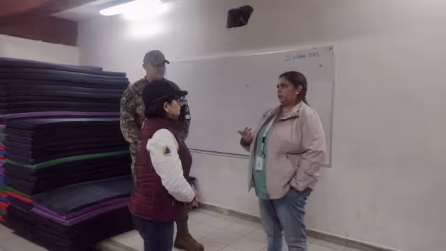 Las autoridades supervisan la zona previo al impacto