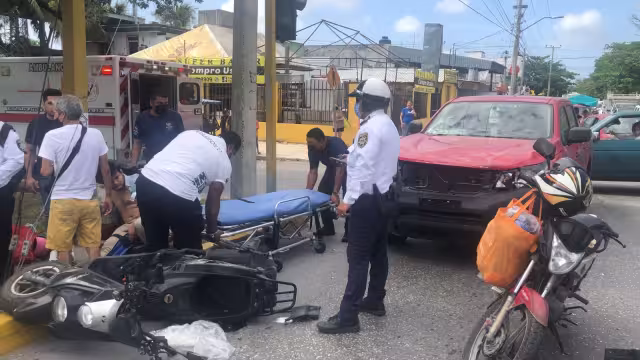 Atropellan a motociclista en avenida Andrés Quintana Roo

