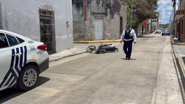 El conductor indicó que no hubo contacto con el motociclista para que derrapara