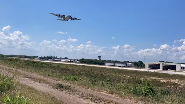 El cazahuracanes partió del aeropuerto de Chetumal a las 14:45 horas de este martes