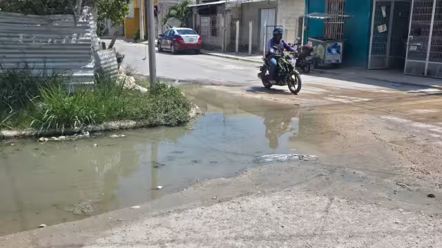 Bache sin reparar desde hace años genera “laguna” en Campeche