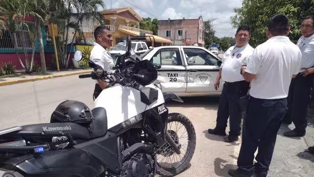 Los pasajeros del taxi se retiraron del lugar