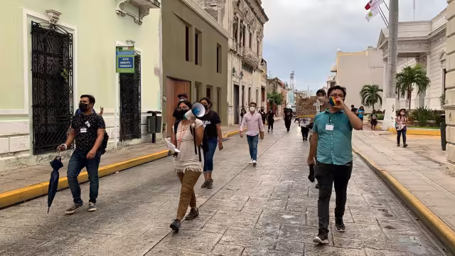 Los manifestantes entregaron un pliego petitorio a la policía municipal