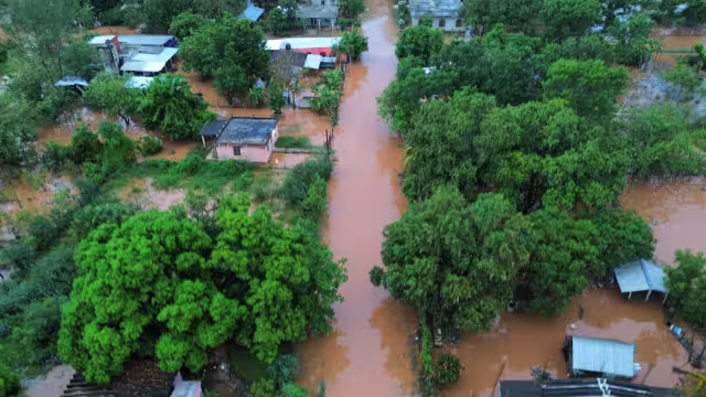 Inundaciones en Alfredo V. Bonfil obligaron a habilitar albergues temporales.