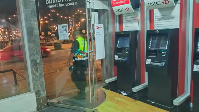 Lo amenazaron para que  depositara 60 mil pesos