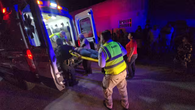 Paramédicos de SAMU atendieron en el lugar a las mujeres lesionadas.