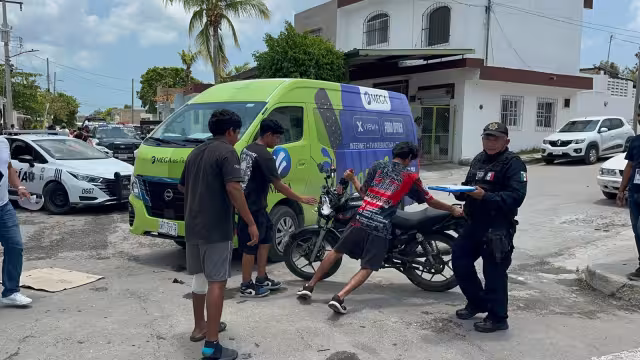 Motociclista resulta lesionado tras ser atropellado en la colonia Polvorín