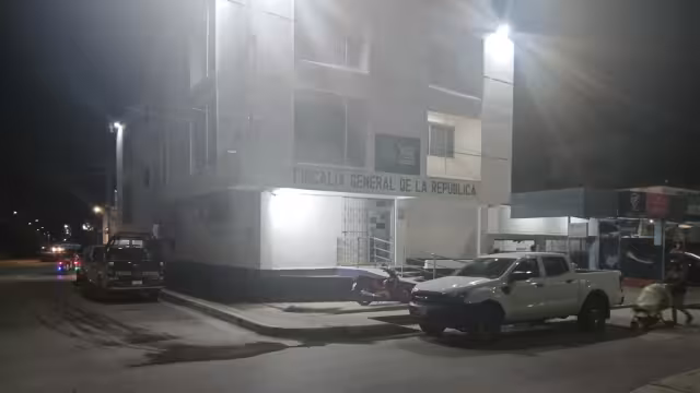 Los detenidos y el auto fueron trasladados a la sede de la FGR en Escárcega.