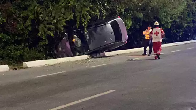 Vehículo con placas DMX 546 A trasladado al corralón tras accidente