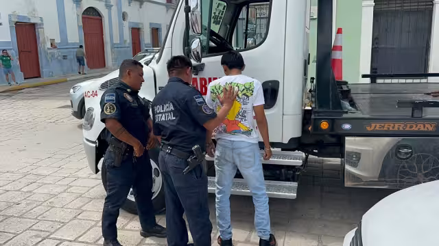 Conato de bronca en zona centro: motociclista retenido sin licencia