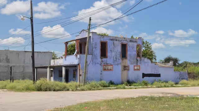 Vivienda abandonada en la colonia Lázaro Cárdenas, en Champotón, es desvalijada.