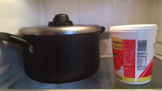 Ciertos envases de yogurt no están diseñados para guardar alimentos en ellos, lo que podría provocar problemas de salud, indicó la Profeco