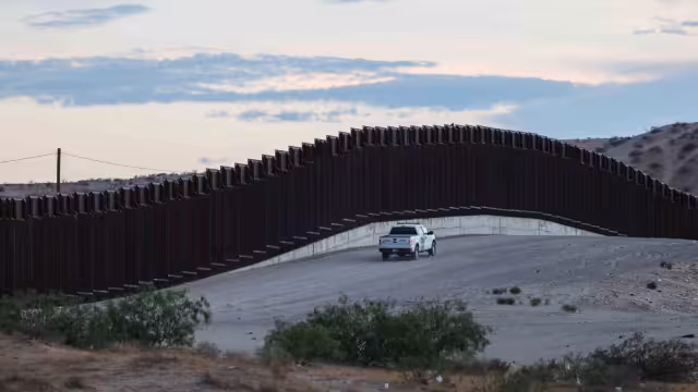 Las víctimas eran parte de un grupo de migrantes que se pararon junto a un camino para tomar agua.