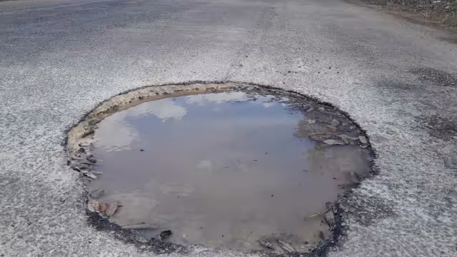 Habitantes de Isla Arena temen quedar incomunicados por daños en pasos de agua