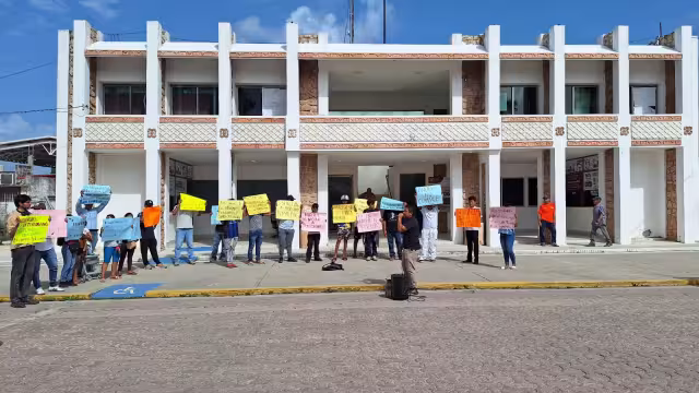 Durante la protesta, los estudiantes advirtieron que volverán a manifestarse si no reciben respuesta de las autoridades