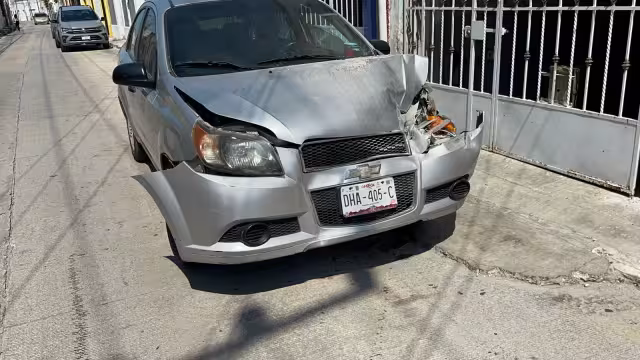 Accidente en calle 16 moviliza a vecinos y paramédicos