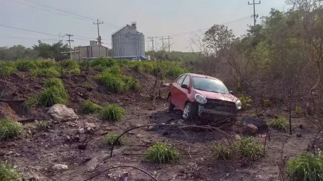 No se encontraron restos de sangre en el interior del coche, por lo que se presume no hay heridos.