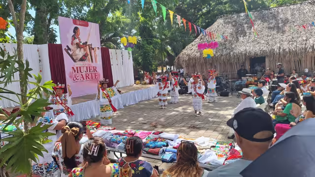 Bordados, hamacas, alimentos y productos del campo fueron exhibidos y puestos a la venta para promover el consumo local