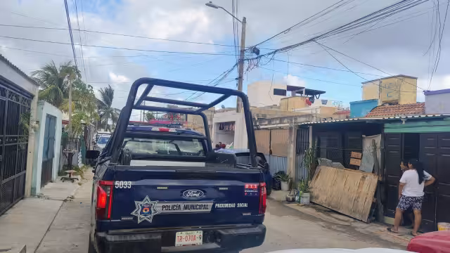 Los agresores dispararon contra el dueño de un taller mecánico, quien recibió impactos en hombro y pierna.