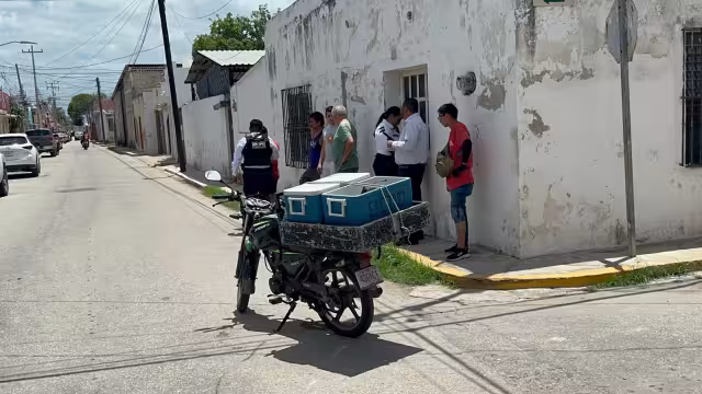 Elementos de la Policía Estatal y vecinos del sector reaccionaron de inmediato para abanderar la zona