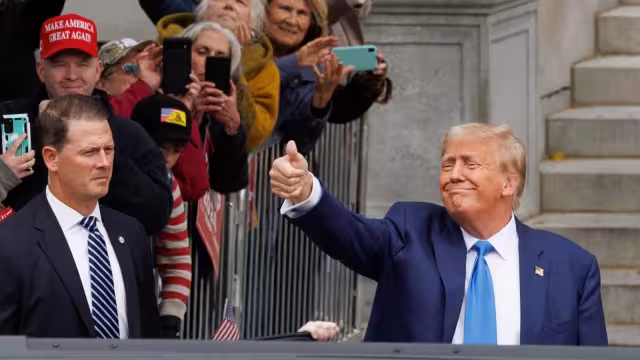 Donald Trump paga multa de 10 mil dólares por violar orden de juez