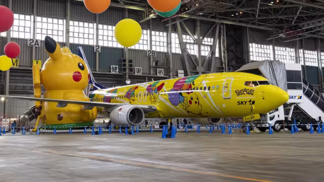 Avión caracterizado de Pikachu celebra su primer vuelo