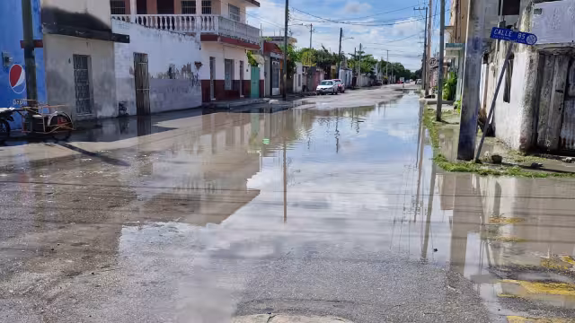 Aunque hay drenaje en el tramo, no es suficiente para absorber toda el agua durante las lluvias