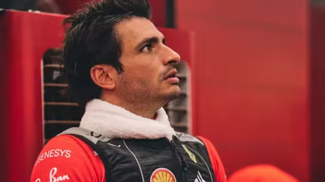 Internautas crean memes de la salida de Carlos Sainz de Ferrari
