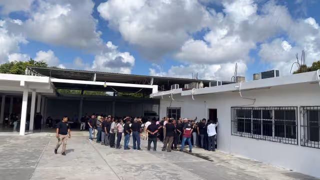 Las elecciones dieron inicio a las 09 horas, y horas antes había empezado a conglomerase en frente de las instalaciones del Sindicato
