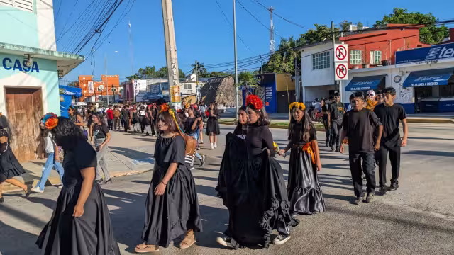 Caminata Hanal Pixan en escuela de José María Morelos
