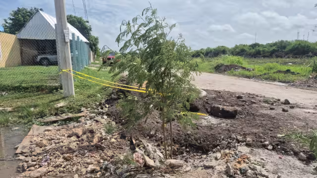 Tubería provisional no evita percances en colonia de Champotón