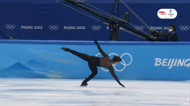 El mexicnao tuvo un percance en su presentación