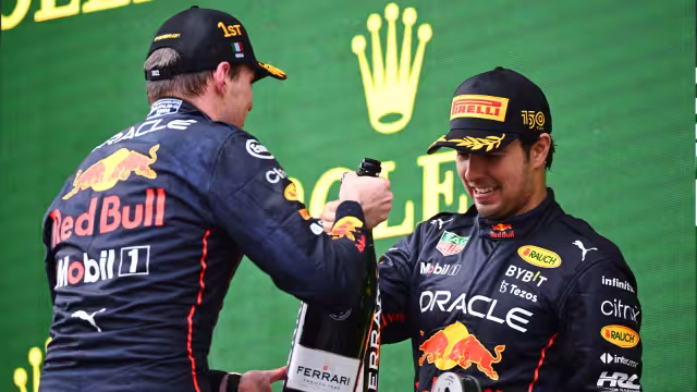 Red Bull celebró a lo grande luego de que Max Vertappen terminara en primer lugar y Sergio Pérez en segundo dentro del Gran Premio de Emilia Romagna en la F1